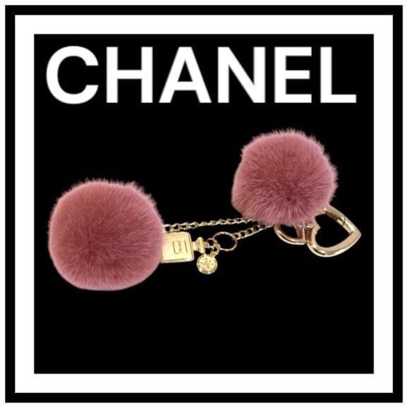 CHANEL KEYCHAIN KEY CHARM FOX FUR PUFFY BEAUTY CHARM GOLD TONE - Picture 1 of 5